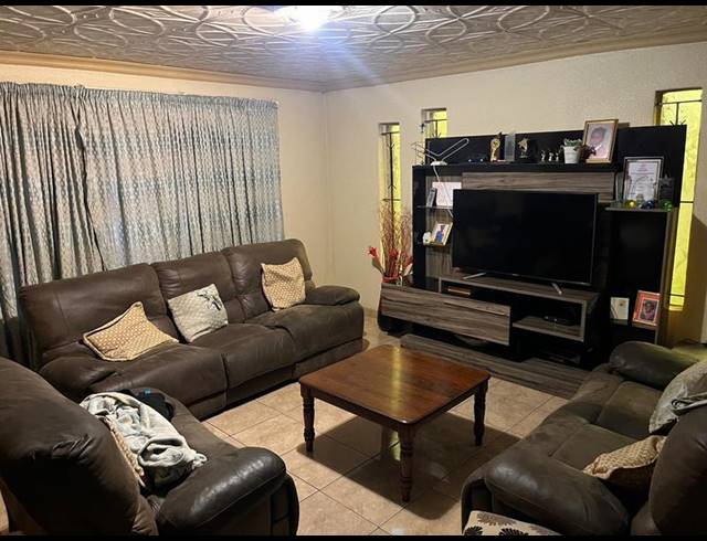 3 BEDROOM HOUSE FOR SALE IN DAWN PARK EXT